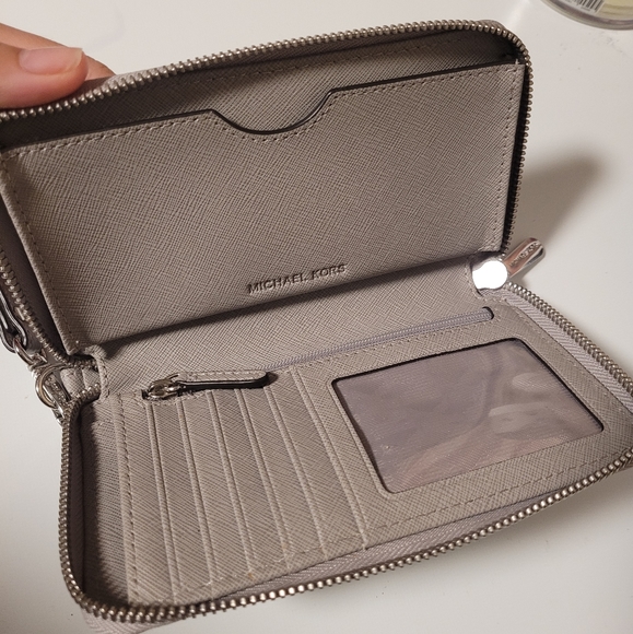 Michael Kors Wrislet - Picture 2 of 7